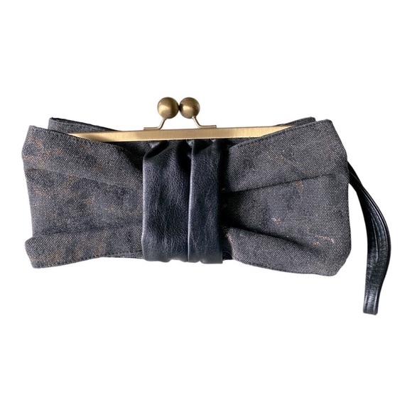 Jessica Simpson Canvas Bow Wristlet Black Gold 10” x 5” EUC - Picture 6 of 7